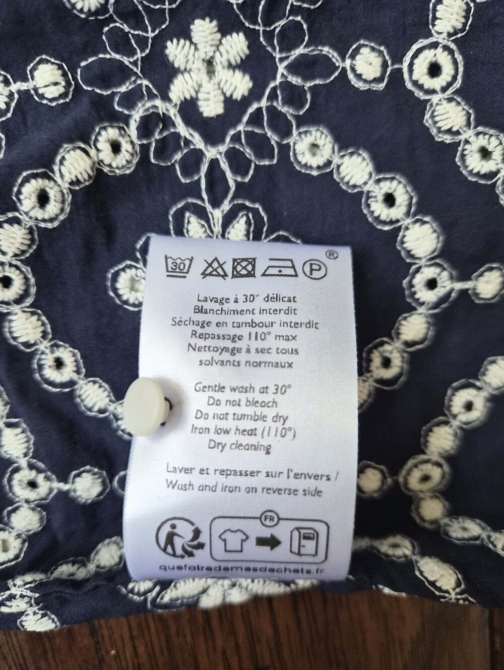 *NWT* [Sezane] Dahlia Shirt in Marine with Daisies, Size 38/6, Organic Cotton - Picture 11 of 13
